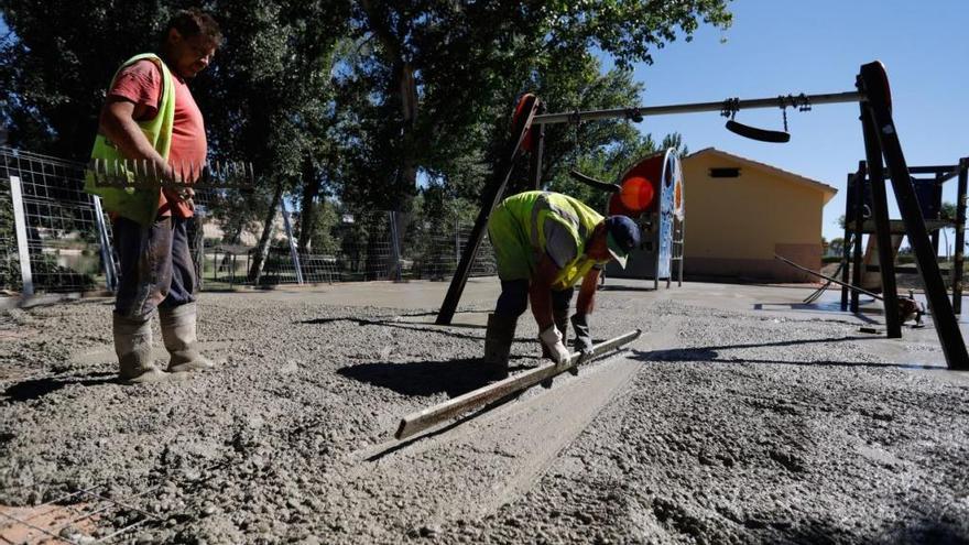 Obras de reparación en el parque de Los Pelambres.