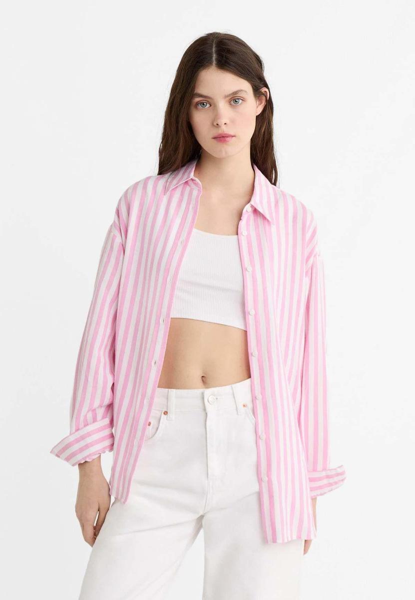 STRADIVARIUS CAMISAS TOPS Caeras rendida a sus encantos las 6 camisas y tops de la nueva coleccion de Stradivarius que confirman la fiebre del rosa