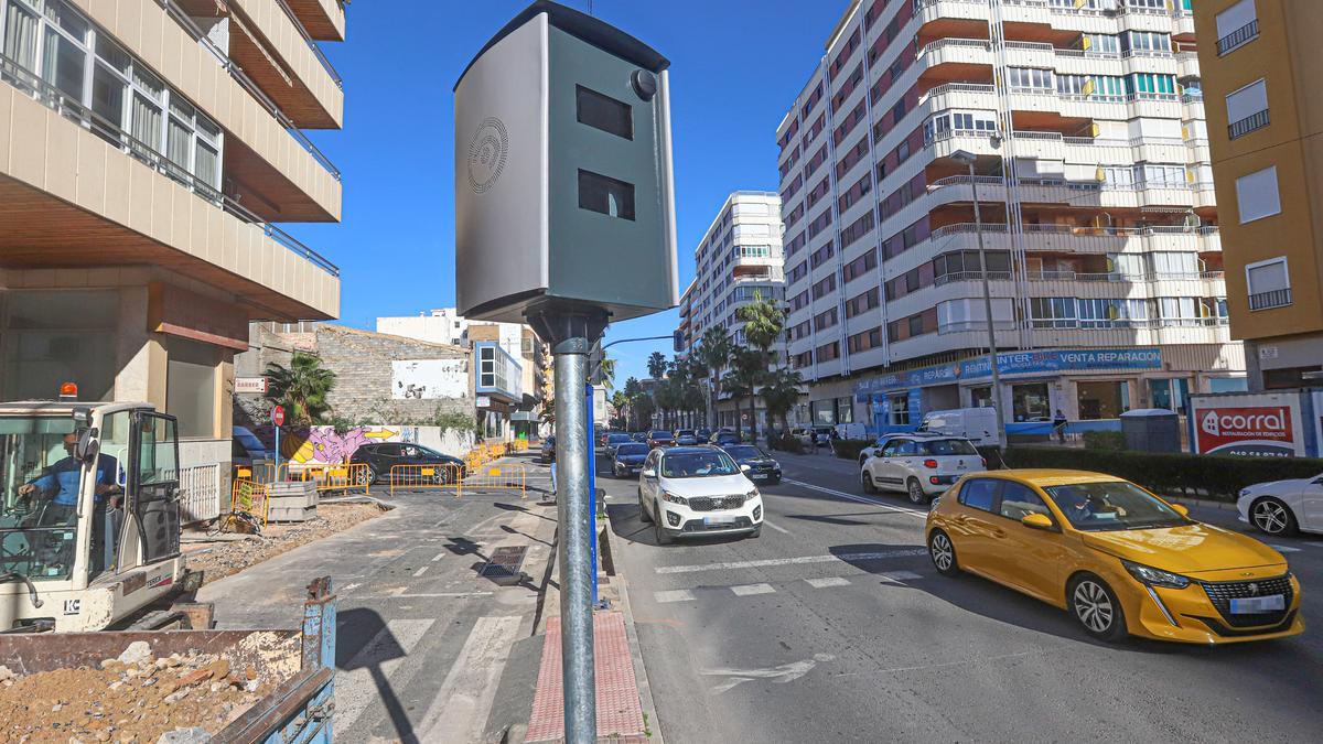 Radares Torrevieja I Torrevieja ya controla la velocidad en las avenidas  Cortes Valencianas, Desiderio Rodríguez y Gregorio Marañón