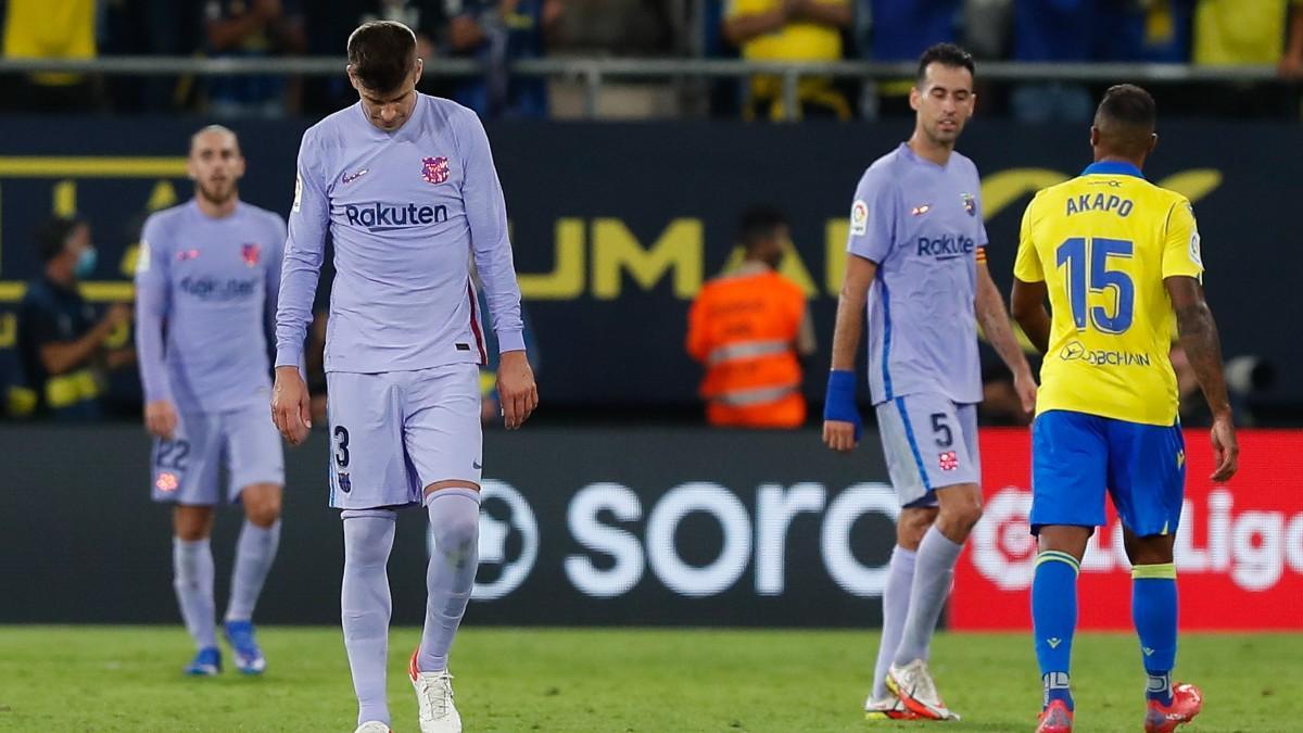 Piqué, cabizbajo tras el partido ante el Cádiz