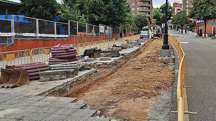 Las obras que se están llevando a cabo en la calle Guillermo Estrada. | F. V.