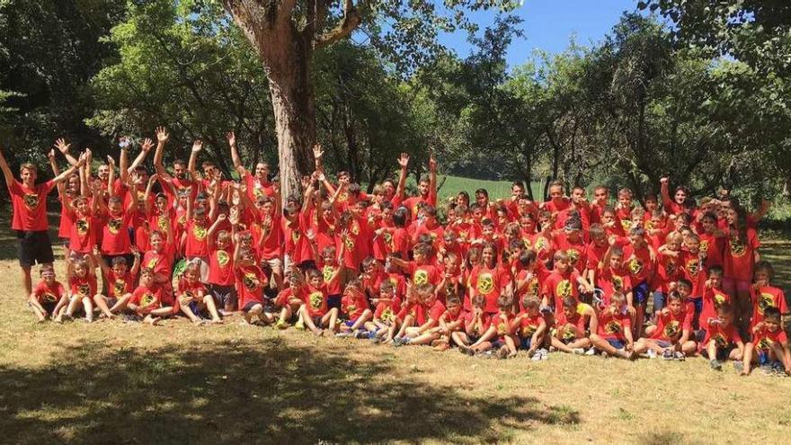 Los jóvenes deportistas del Campus Sporty en Allariz. // Iñaki Osorio