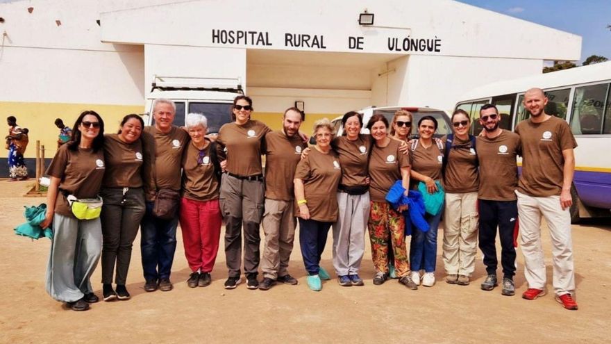 Los profesionales malagueños desarrollaron su labor humanitaria en el Hospital de Ulongue. | L.O