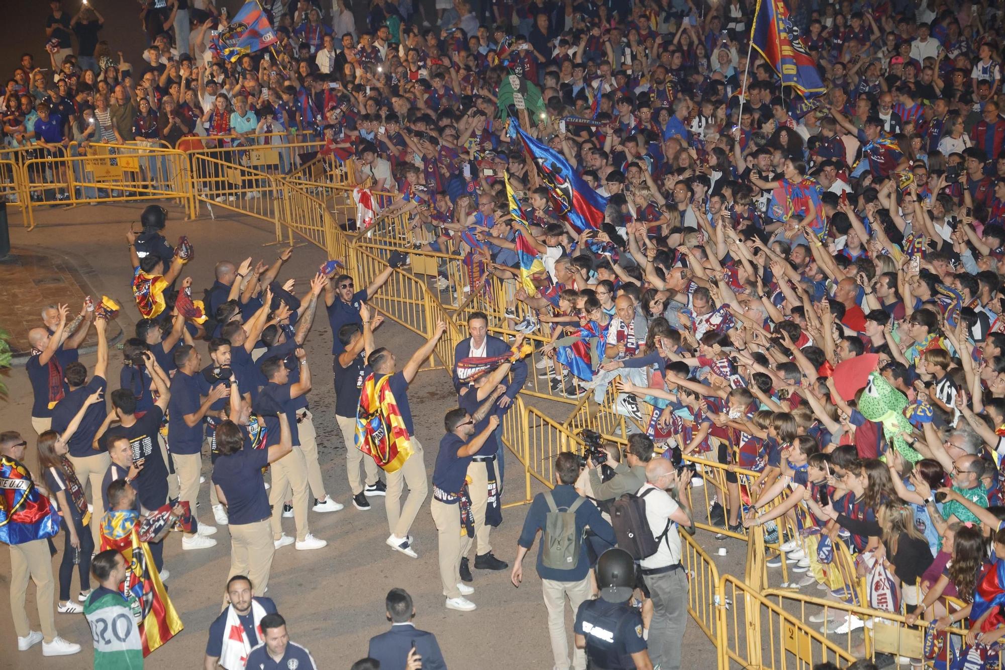 Todas las fotos de la rúa del Levante UD por su ascenso a Primera División