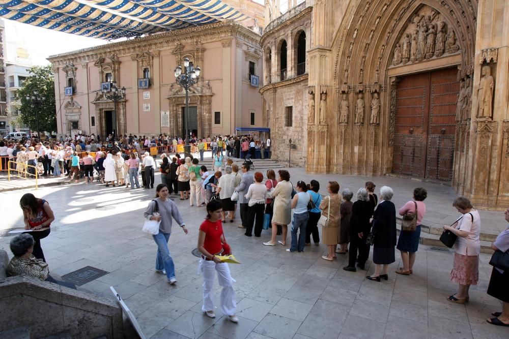 Retrospectiva de los primeros Besamanos a la Virgen de los Desamparados