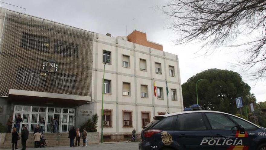 Se enfrenta a 14 años de cárcel por maltratar y violar a su pareja