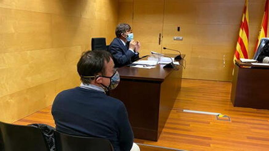 D&#039;esquenes, un dels acusats per una baralla a Sant Feliu de Guíxols. Foto del judici del 25 de març del 2021 (horitzontal)