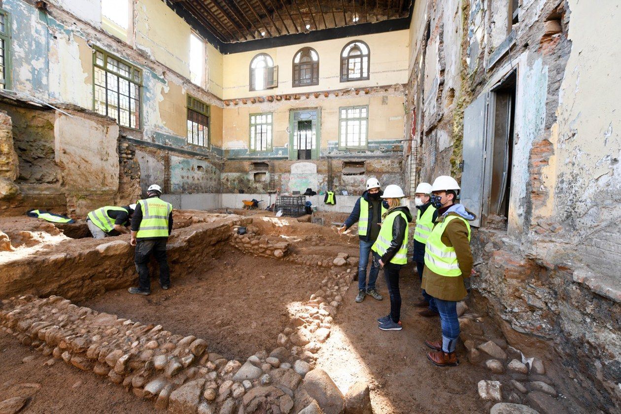 La alcaldesa de Rubí y varios concejales visitan los restos