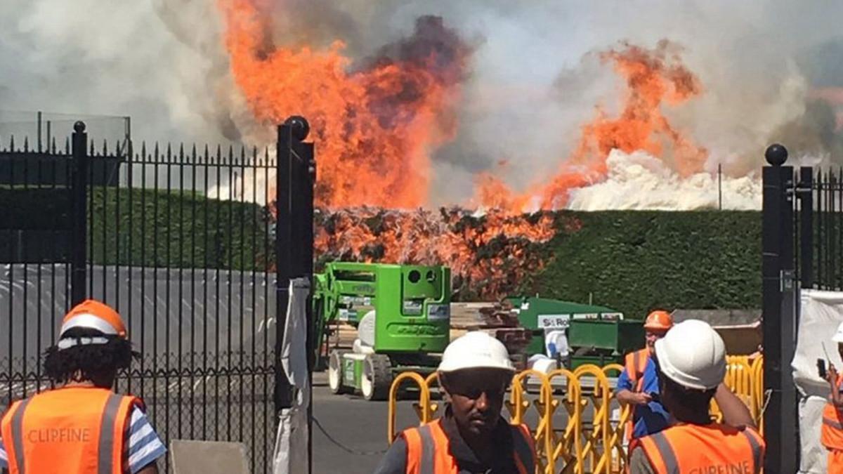 Una imagen del fuego declarado este viernes en Wimbledon