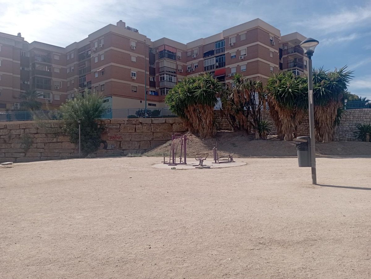 El gimnasio, a pleno sol y en mitad de la nada.