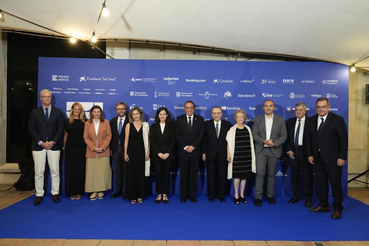 Martí Savalls, jefe de información económica de Prensa Ibérica;  Maria Eugenia Gay, teniente de alcalde del Ayuntamiento de Barcelona; Sara Puig, presidenta de Fundació Joan Miró; Aitor Moll, consejero delegado de Prensa Ibérica; Ainhoa Moll, Directora Editorial en Prensa Ibérica; Gemma Martínez, directora de El Periódico; Josep Rull, president del Parlament de Catalunya; Javier Moll, presidente de Prensa Ibérica; Arantza Sarasola, Vicepresidenta de Prensa Ibérica; Albert Dalmau, conseller de Presidència de la Generalitat; Josep Maria Coronas, director general de la Fundació La Caixa; Albert Sáez, director general de contenidos de Prensa Ibérica y presidente del Comité Editorial de El Periódico.
