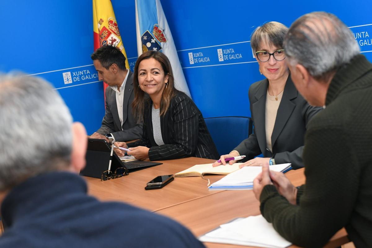 La conselleira durante una de las reuniones con Agacomar.