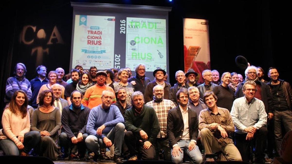 Foto de familia de los participantes en el 30 Festival Tradicionarius.