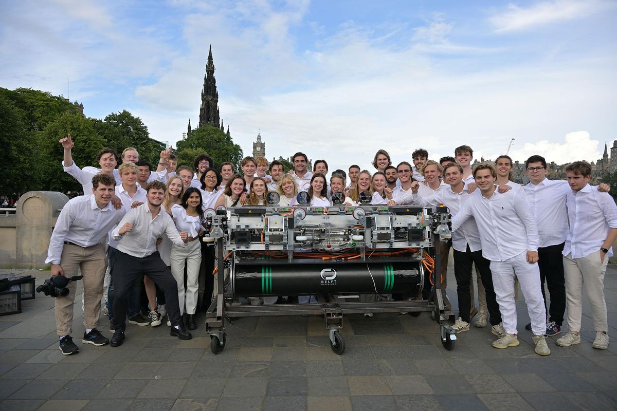 Mario y el equipo de la TUDelft, en Edimburgo