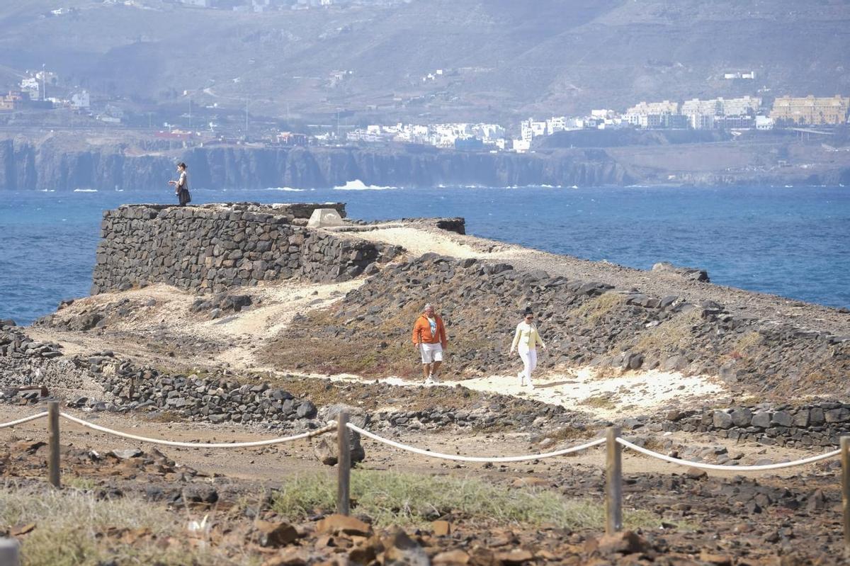 Los paseantes de El Confital