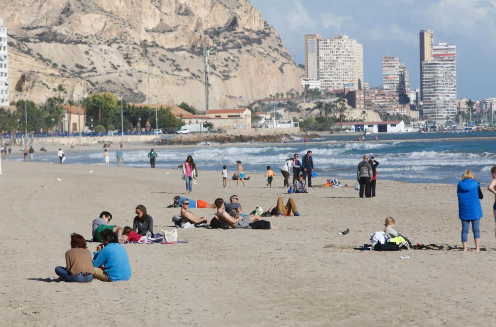 Baños en la playa el 8 de diciembre