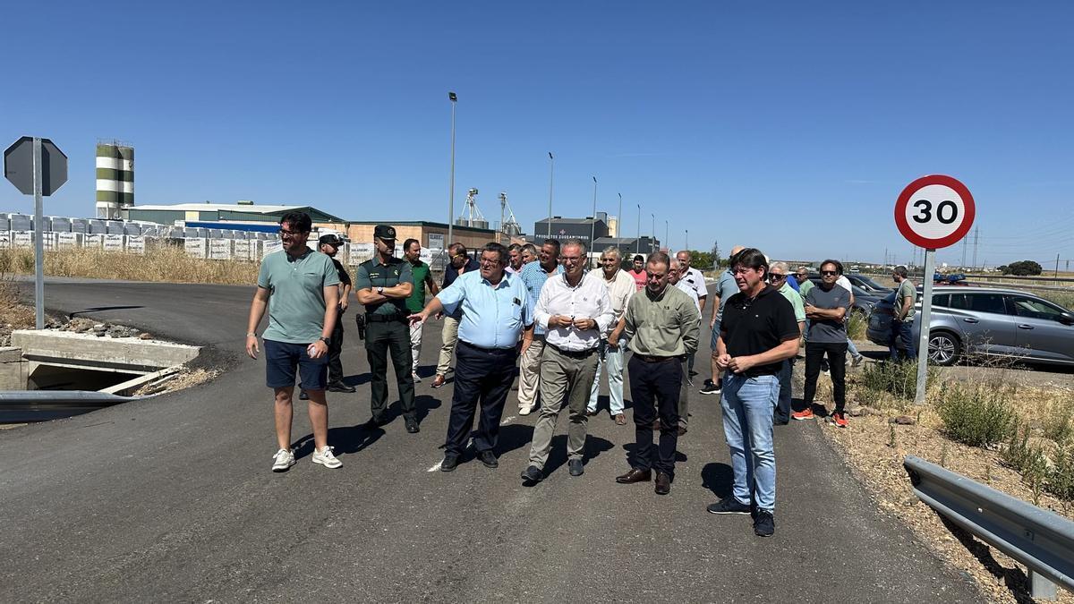 Inauguración del nuevo acceso al polígono El Chaparral en La Albuera.
