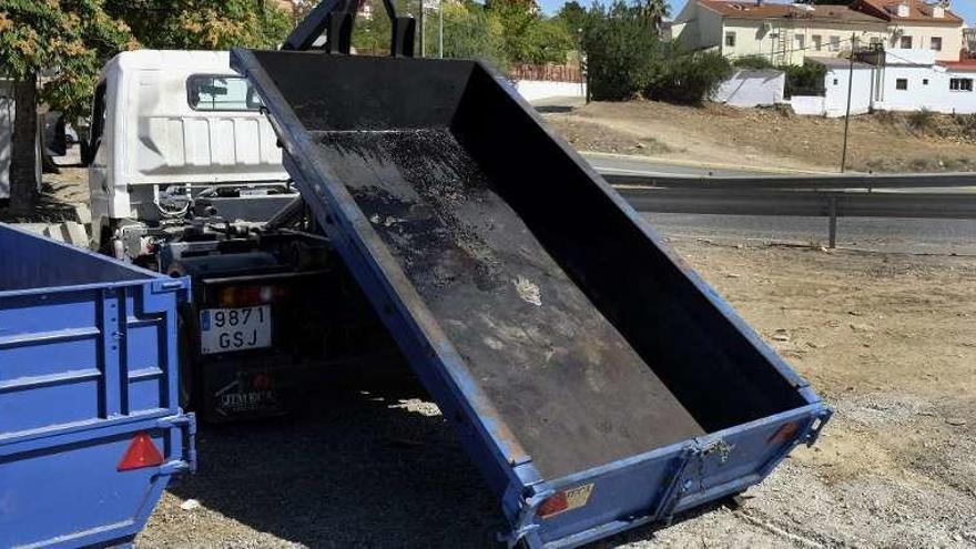 Hallan en Huelva el cadáver semicalcinado de una mujer dentro de una cuba de obras