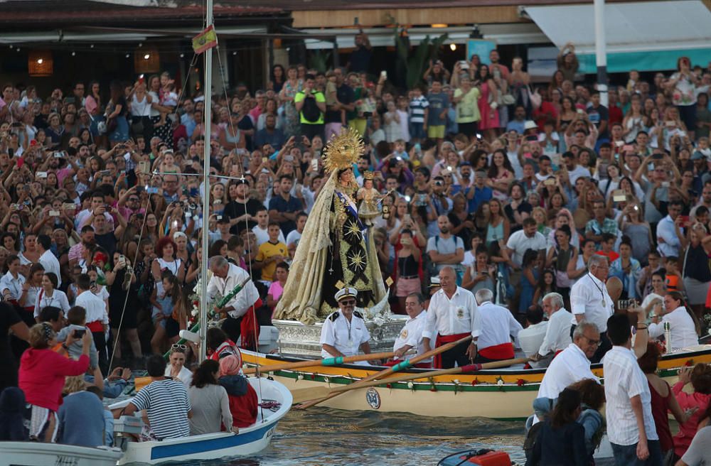 La Virgen del Carmen de Pedregalejo y la de El Palo se encuentran en las aguas del Mediterráneo.