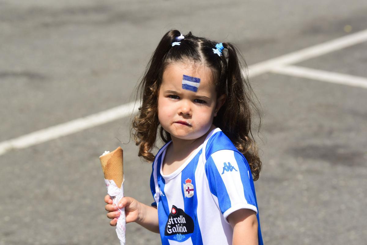 La afición disfrutó de la previa en el entorno de Riazor