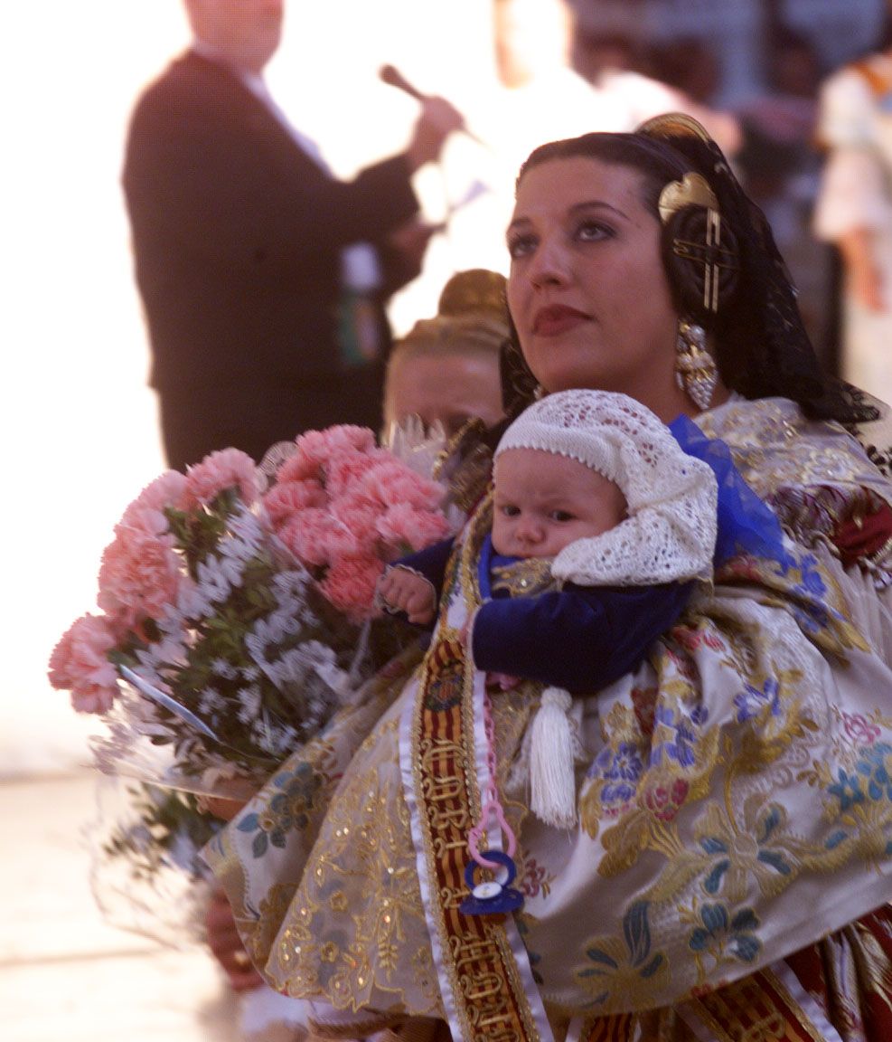 Ofrendas de las Fallas de fin de siglo. Si tienes 20-30 años, quizá estás aquí