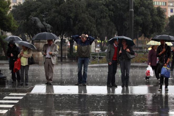 Служба защиты предупреждает о сильных дождях в Каталонии