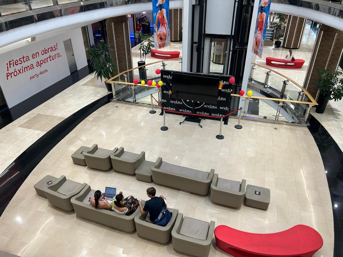 La televisión situada en el centro comercial Nivaria Center