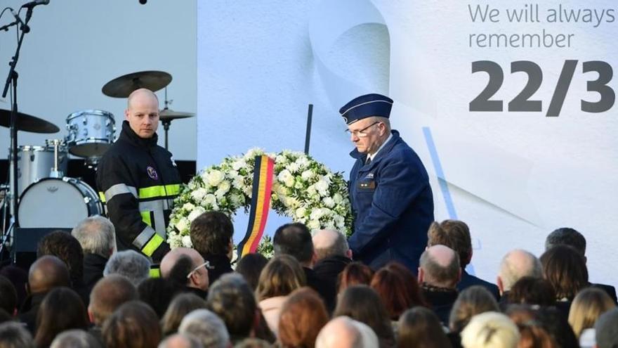Bélgica recuerda con un minuto de silencio los atentados de Bruselas