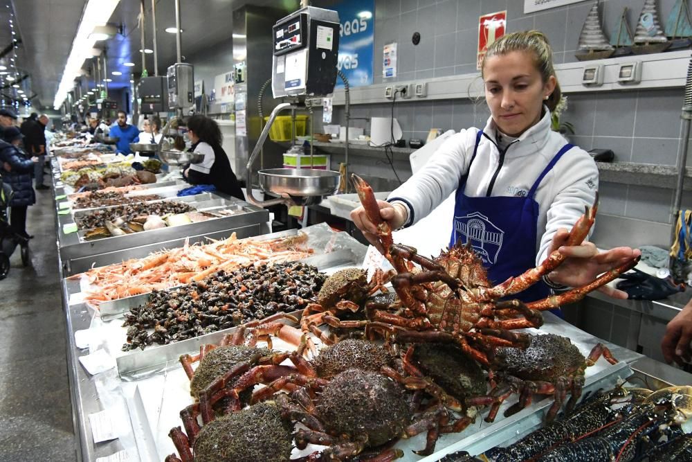 Percebes que alcanzan los 120 euros el kilo, cigalas, centollas, lubrigantes...