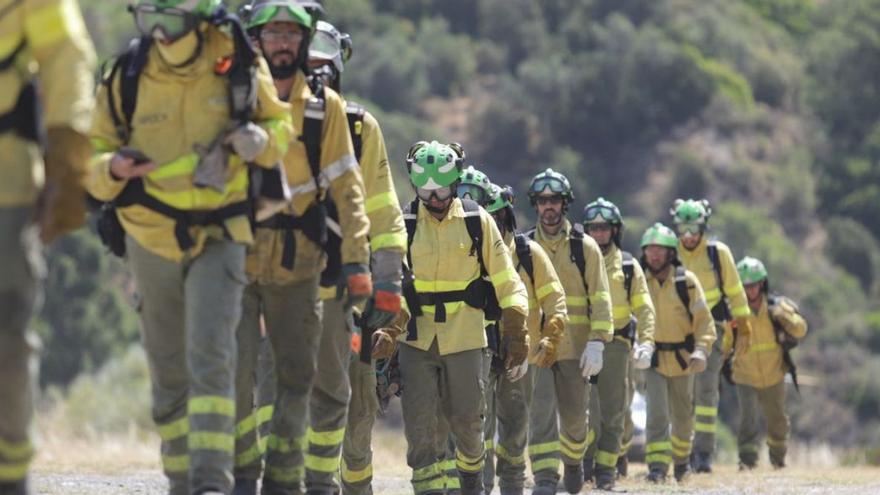 CCOO pide investigar el accidente de tres bomberos forestales en el incendio de Pujerra
