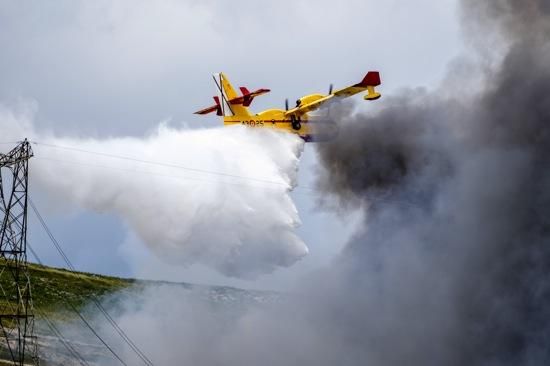 Espectacular incendi de pneumàtics a Seseña