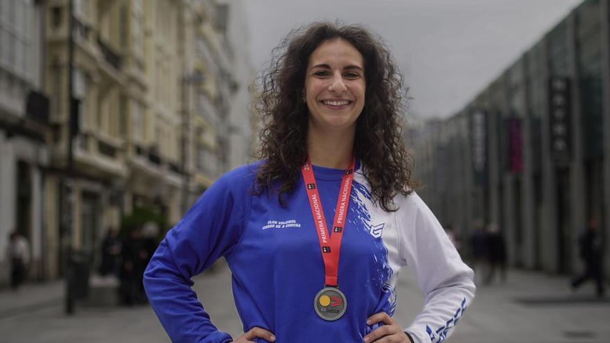 Rosita Bugiolacchio , capitana del CV Ciudad de A Coruña: "Soy la abuela del equipo, sentí una emoción enorme por mis pequeñas"