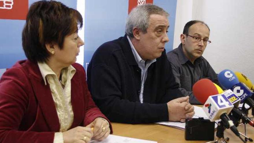 Carlos Hernández (centro) junto a Luis Carlos López y Margarita Morán