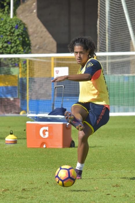 Entrenamiento de la UD Las Palmas en la mañana ...