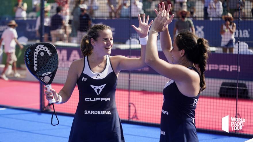 Ariana Sánchez y Paula Josemaría.