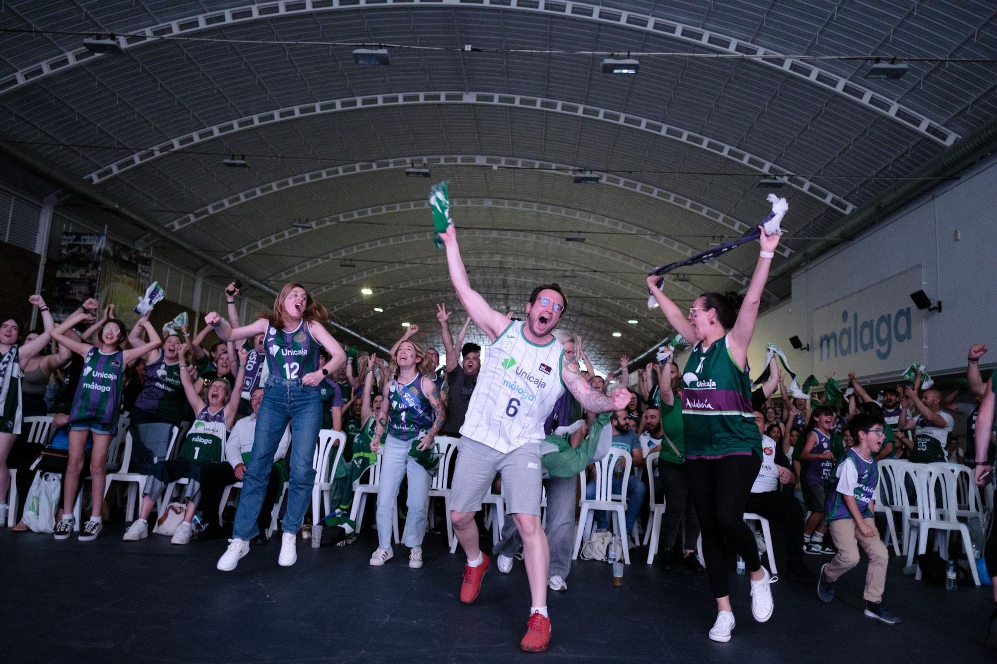 La afición del Unicaja sigue la final de la BCL en Los Guindos
