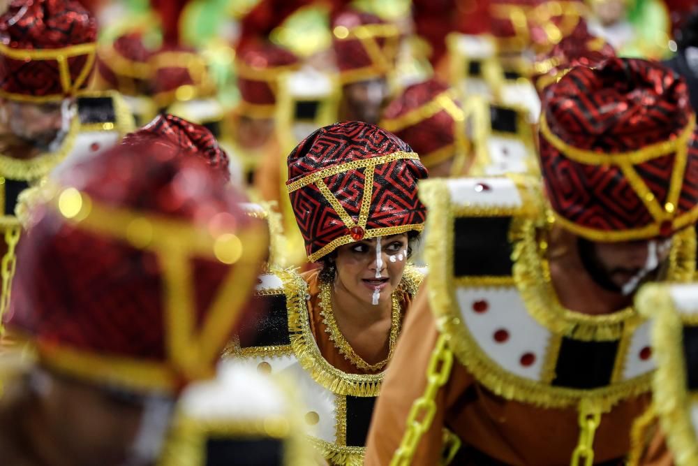 Arranca el Carnaval en Brasil al ritmo de la samba