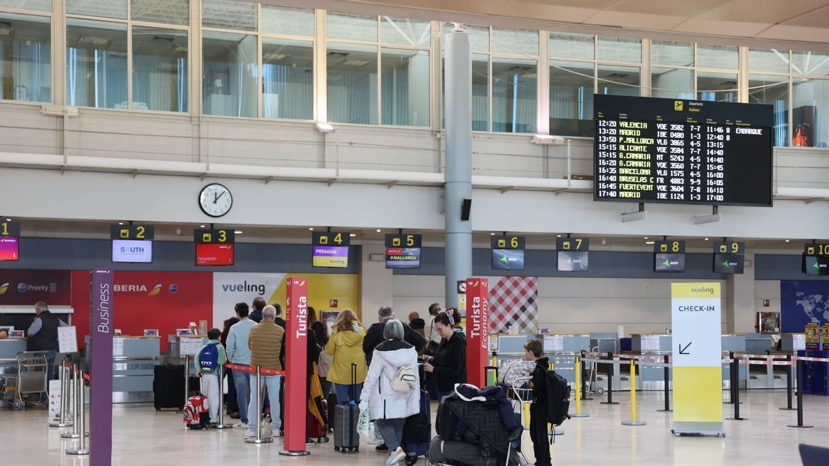 Colas en el aeropuerto de Asturias