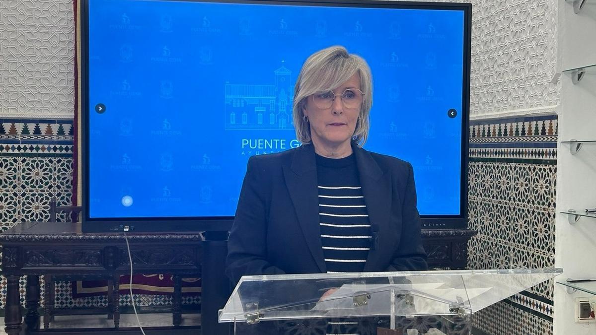 Tatiana Pozo informa sobre la protesta convocada por la plataforma por la sanidad pública en Puente Genil.