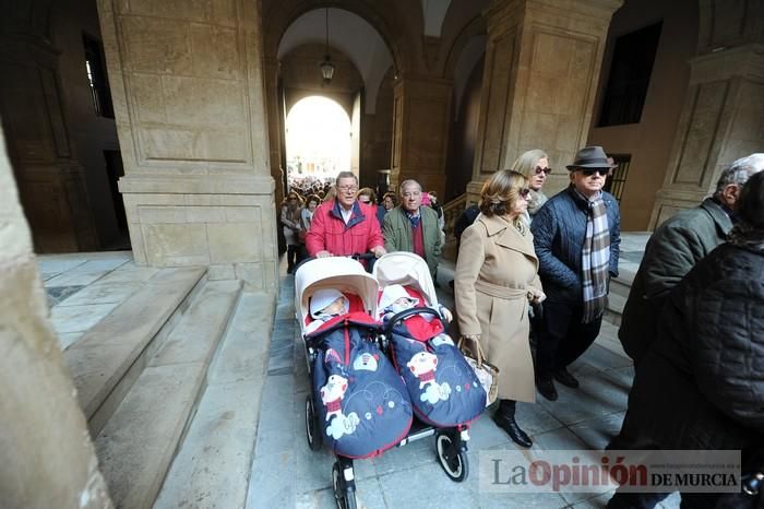 Reparto de boniatos en el Palacio Episcopal por San Fulgencio