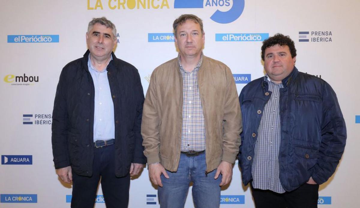 Los alcaldes de Calatorao y Ricla, Luis Felipe e Ignacio Gutiérrez, con el concejal de Alpartir, Juan Diego Salvador.  |  