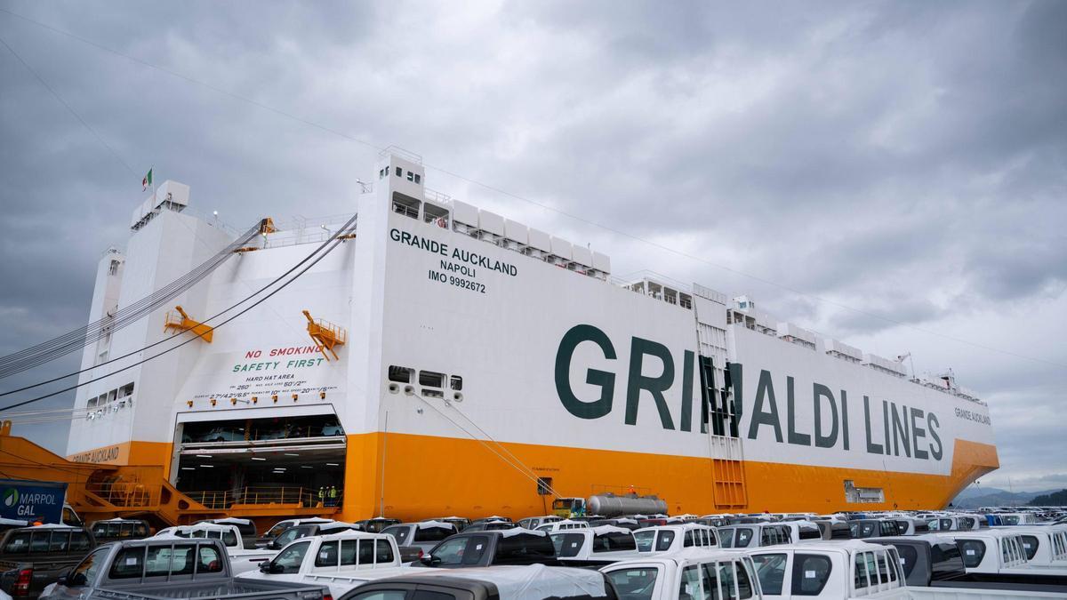 El «Grande Auckland», en la terminal de Bouzas.