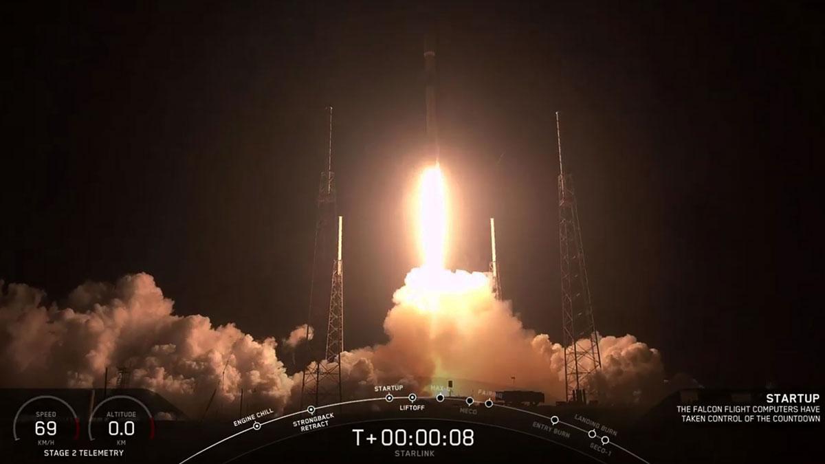 Space X lanza los primeros satélites de internet espacial.