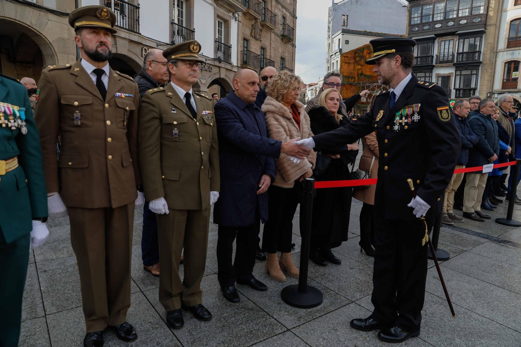 EN IMÁGENES: La Policía Nacional celebra su 200 aniversario en la Plaza de España de Avilés