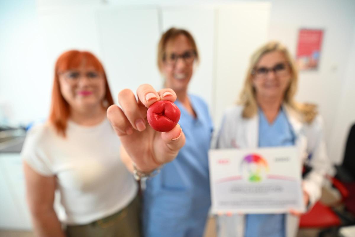 Dispositivo que se utiliza en cirugía para realizar está técnica que tanto pacientes como sanitarios quieren normalizar desde el Hospital del Vinalopó de Elche