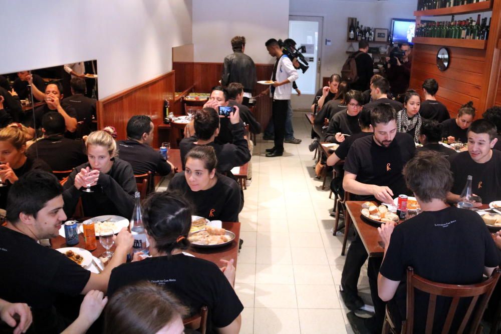 Família, treballadors i clients celebren el premi al Celler de Can Roca