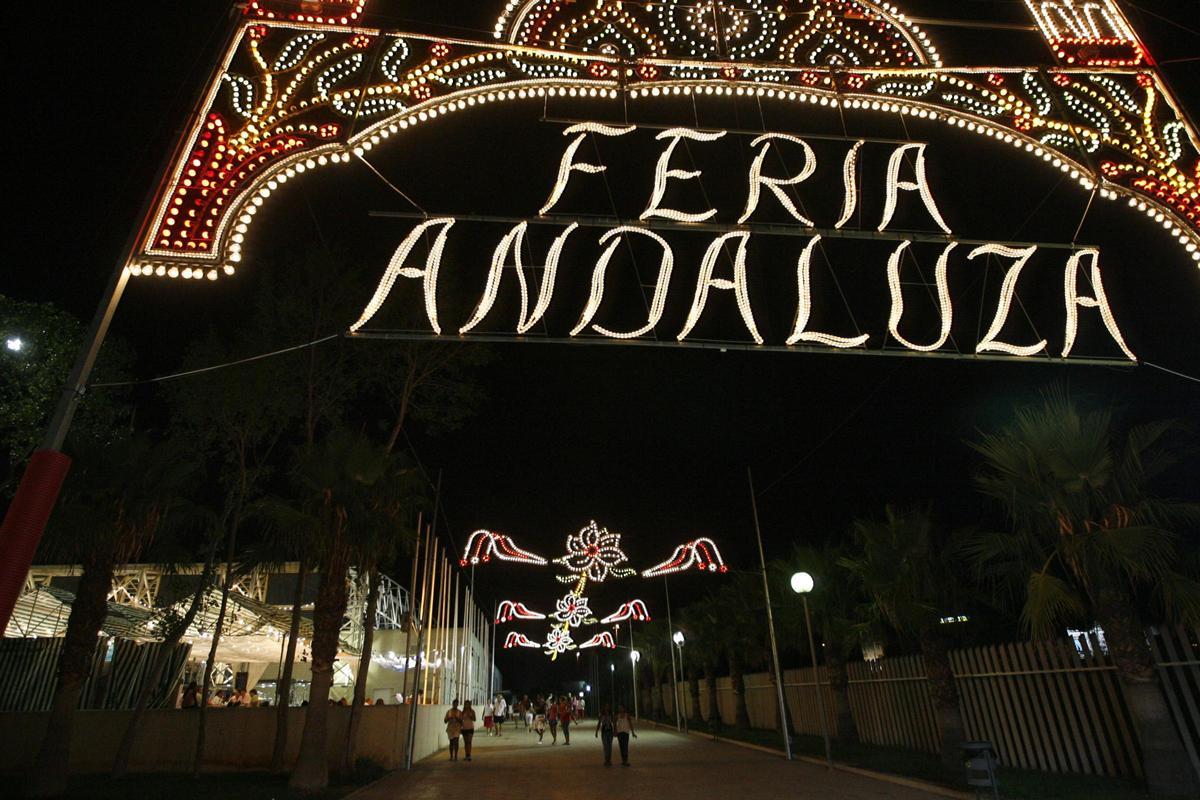 Alumbrado de la Feria Andaluza, en el Recinto Ferial, en una imagen de archivo.