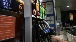 Bitte tanken Sie auf der Insel auf!