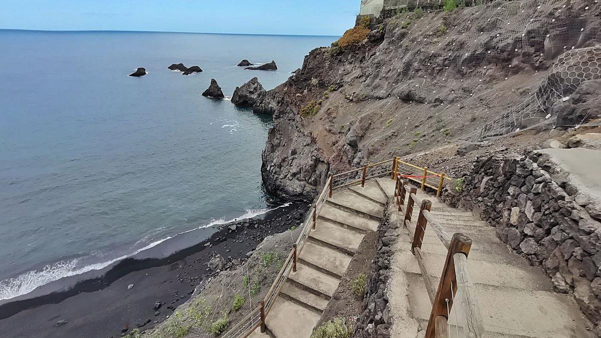 Playa de La Zamora, en la costa de Fuencaliente. | | R. PÉREZ