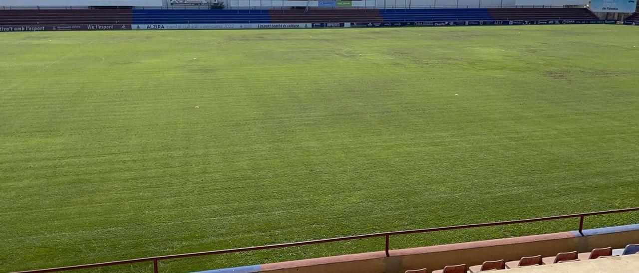 Alzira baraja ceder el estadio Luis Suñer a la UD tras los problemas con el  césped - Levante-EMV